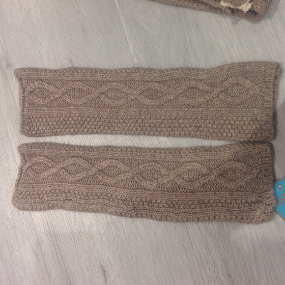 AVOCA wool hat,scarf and arm warmer bundle - Picture 4 of 11